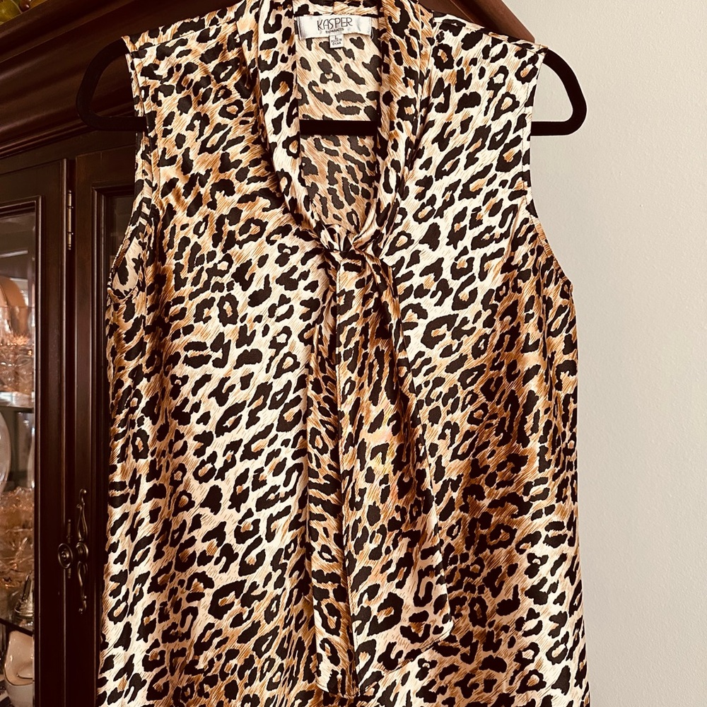 Kasper Leopard Print Tie Front Sleeveless Blouse